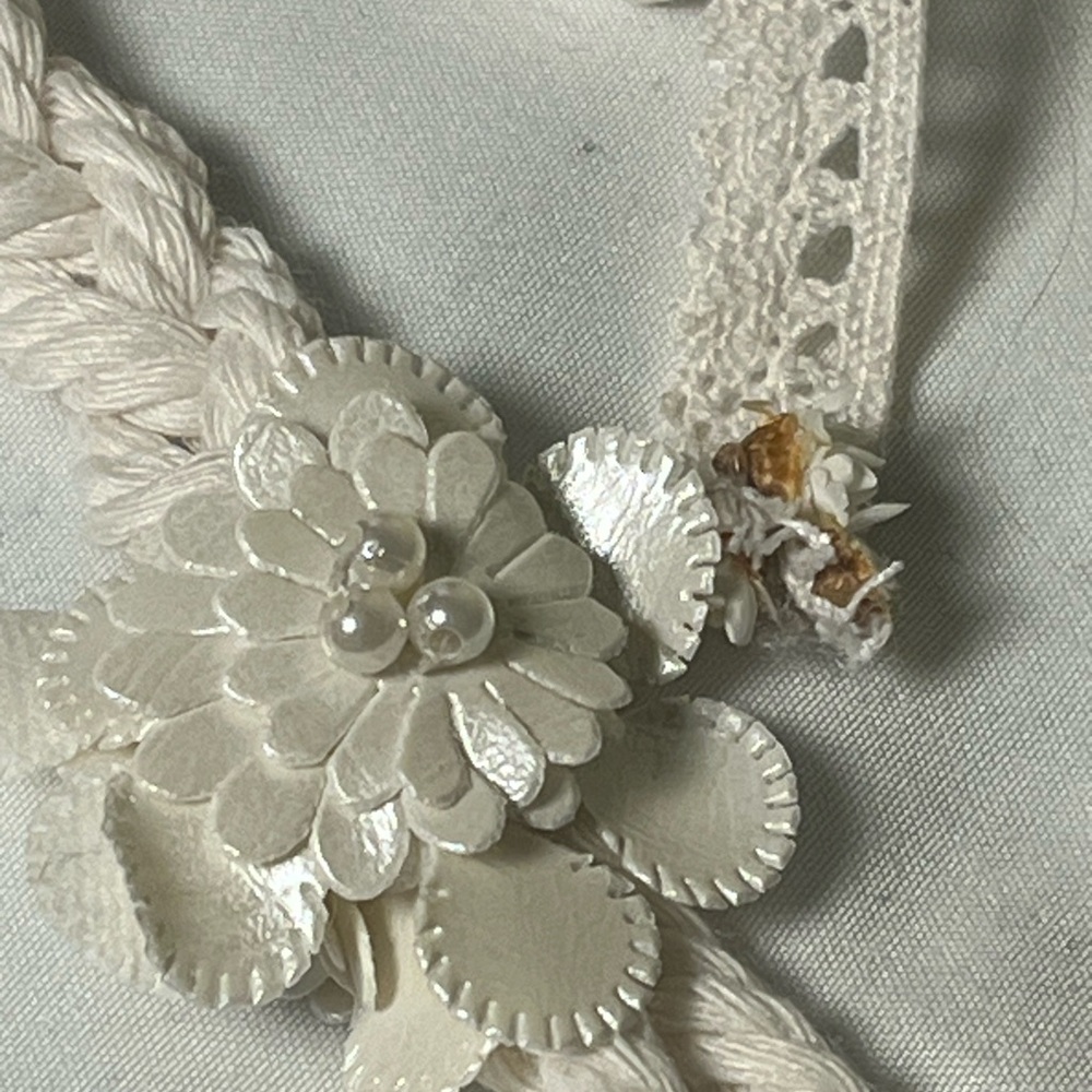 Handmade Elegant ivory boho bridal veil with accessories - Picture 4 of 15